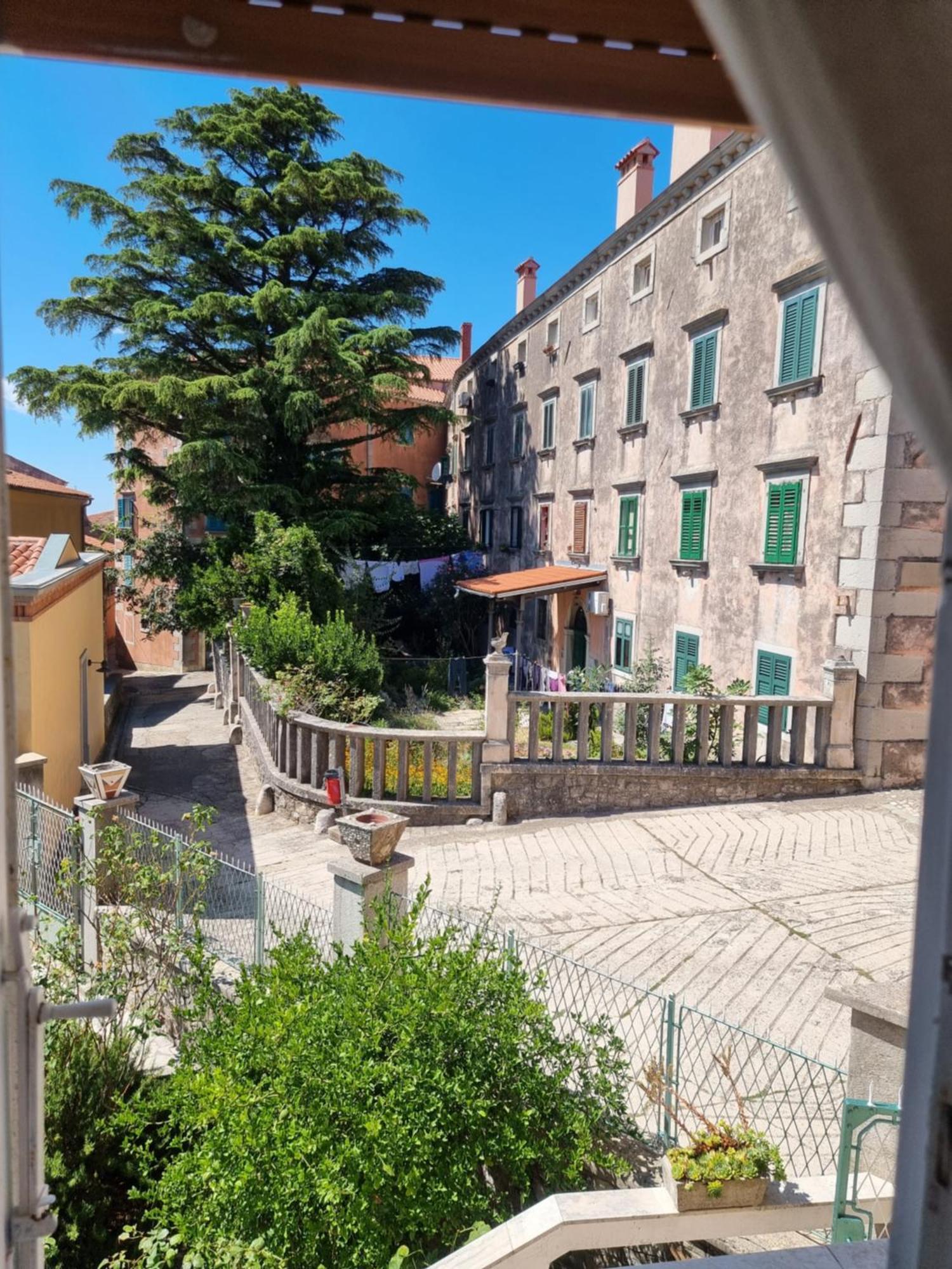 Apartment Branko With Terrace, Old Town Labin Лабин Экстерьер фото